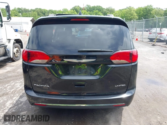 2017 Chrysler Pacifica Limited z VIN 2C4RC1GG3HR566162, wystawiony jako IAAI lot #42375696 z przebiegiem 103 051 mil mil oraz . Historia ofert i sprzedaży dostępna na DreamBid. Obrazek 16.