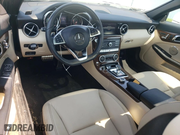 2020 Mercedes-Benz SLC 300 z VIN W1KPK3JAXLF169788, wystawiony jako Copart lot #63054754 z przebiegiem 20 666 mil mil oraz Szkody całkowita. Historia ofert i sprzedaży dostępna na DreamBid. Obrazek 8.