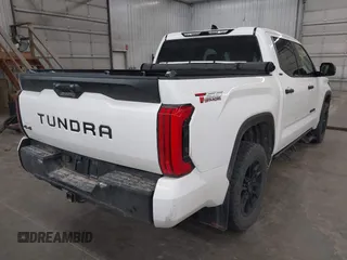 2022 Toyota Tundra SR5 с VIN 5TFLA5DBXNX029202, выставлен на аукционе IAAI как лот 42152386 с пробегом 61 454 миль миль и . История ставок и продаж доступна на DreamBid. Изображение 4.