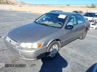 2001 Toyota Camry LE z VIN 4T1BF22KX1U125188, wystawiony jako IAAI lot #41407266 z przebiegiem 215 254 mil mil oraz . Historia ofert i sprzedaży dostępna na DreamBid. Obrazek 2.