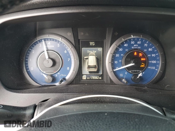 2017 Toyota Sienna XLE Auto Access Seat with VIN 5TDYZ3DCXHS794013, listed as a Copart auction lot 60815065 with 178,562 mi miles and Salvage title. Bid and sale history available at DreamBid. Image 9.