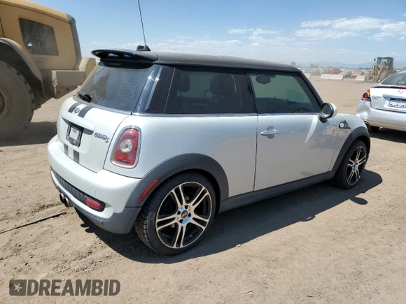 2010 MINI Hardtop S with VIN WMWMF7C53ATZ71927, listed as a Copart auction lot 60350125 with 110,385 mi miles and Clean title. Bid and sale history available at DreamBid. Image 3.