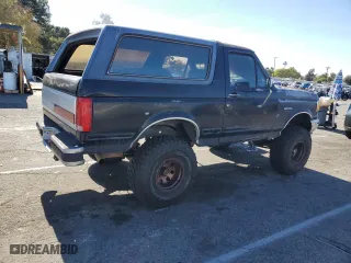 1989 Ford Bronco Custom with VIN 1FMEU15H1KLA71087, listed as a Copart auction lot 89330975 with 98,096 mi miles and Salvage Title. Bid and sale history available at carsss.com. Image 3.