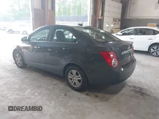 2016 Chevrolet Sonic LT z VIN 1G1JC5SH0G4170981, wystawiony jako IAAI lot #42576425 z przebiegiem 169 102 mil mil oraz . Historia ofert i sprzedaży dostępna na DreamBid. Obrazek 3.