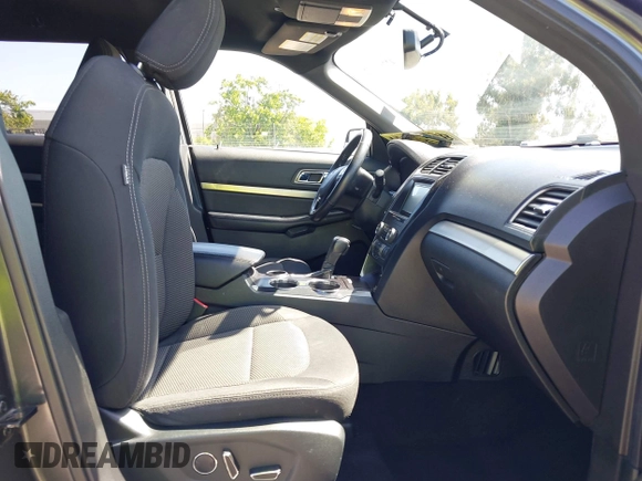 2018 Ford Explorer XLT z VIN 1FM5K7D85JGC55627, wystawiony jako IAAI lot #42261412 z przebiegiem 133 125 mil mil oraz . Historia ofert i sprzedaży dostępna na DreamBid. Obrazek 5.