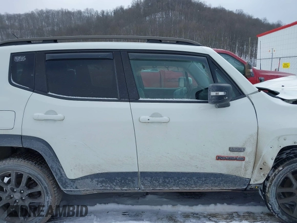 2016 Jeep Renegade Latitude with VIN ZACCJBBT6GPD81497, listed as a IAAI auction lot 41605838 with 167,270 mi miles. Bid and sale history available at carsss.com. Image 13.