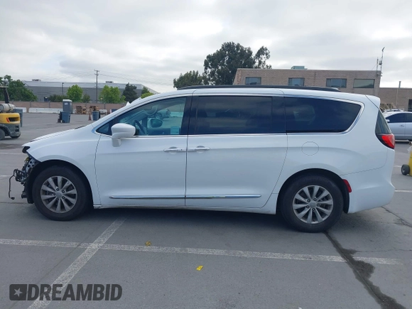 2017 Chrysler Pacifica Touring L z VIN 2C4RC1BG0HR533823, wystawiony jako IAAI lot #42194457 z przebiegiem 163 709 mil mil oraz . Historia ofert i sprzedaży dostępna na DreamBid. Obrazek 15.