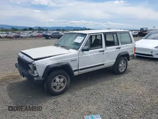 1993 Jeep Cherokee z VIN 1J4FT28PXPL560996, wystawiony jako IAAI lot #42526590 z przebiegiem 304 201 mil mil oraz . Historia ofert i sprzedaży dostępna na DreamBid. Obrazek 2.