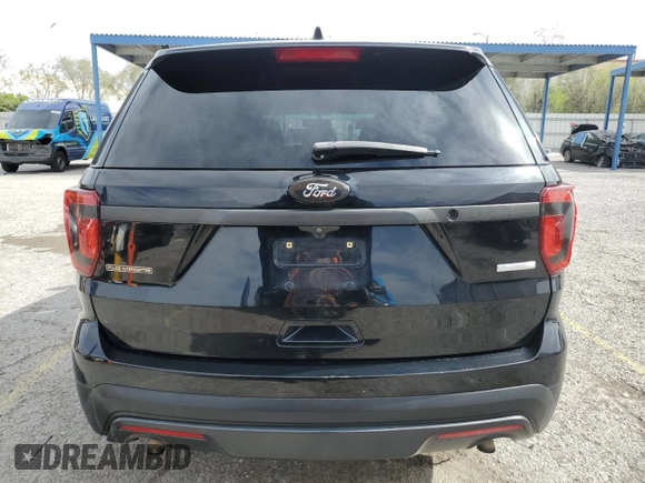 2016 Ford Police Interceptor Utility z VIN 1FM5K8AT9GGB73827, wystawiony jako Copart lot #56400145 z przebiegiem 154 496 mil mil oraz Szkoda całkowita • Salvage title. Historia ofert i sprzedaży dostępna na DreamBid. Obrazek 6.