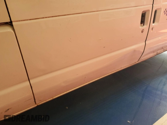 2012 Ford Econoline Cargo Recreational z VIN 1FTNE2EW6CDA56487, wystawiony jako IAAI lot #42851407 z przebiegiem 175 505 mil mil oraz . Historia ofert i sprzedaży dostępna na DreamBid. Obrazek 25.