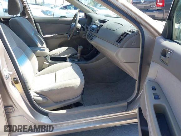 2002 Toyota Camry XLE z VIN 4T1BF30K82U018974, wystawiony jako IAAI lot #41712857 z przebiegiem 236 353 mil mil oraz . Historia ofert i sprzedaży dostępna na DreamBid. Obrazek 5.