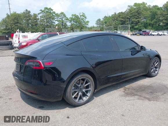 2023 Tesla Model 3 z VIN 5YJ3E1EA4PF565899, wystawiony jako IAAI lot #42436473 z przebiegiem 30 141 mil mil oraz . Historia ofert i sprzedaży dostępna na DreamBid. Obrazek 4.