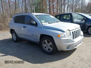 2007 Jeep Compass Sport with VIN 1J8FT47W27D414041, listed as a IAAI auction lot 41760017 with 197,437 mi miles. Bid and sale history available at carsss.com. Image 1.