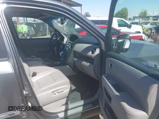 2011 Honda Pilot Touring with VIN 5FNYF4H96BB083532, listed as a IAAI auction lot 41926177 with 100,815 mi miles. Bid and sale history available at carsss.com. Image 5.