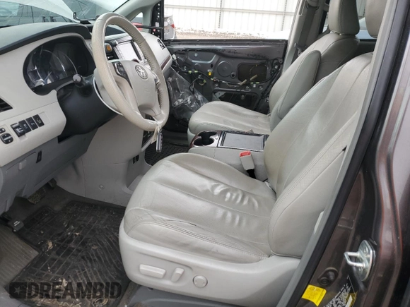 2013 Toyota Sienna XLE z VIN 5TDDK3DC1DS050345, wystawiony jako Copart lot #49737225 z przebiegiem 125 247 mil mil oraz Szkoda całkowita • Salvage title. Historia ofert i sprzedaży dostępna na DreamBid. Obrazek 7.
