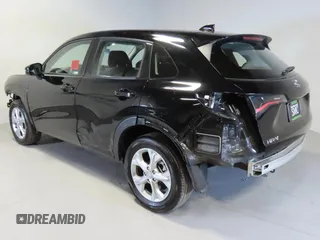 2024 Honda HR-V LX with VIN 3CZRZ1H3XRM709153, listed as a Copart auction lot 42566485 with 38,500 mi miles and Salvage Title. Bid and sale history available at carsss.com. Image 4.