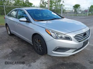 2016 Hyundai Sonata SE z VIN 5NPE24AF0GH335038, wystawiony jako IAAI lot #41958970 z przebiegiem 142 468 mil mil oraz . Historia ofert i sprzedaży dostępna na DreamBid. Obrazek 1.