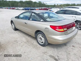 1997 Saturn SC z VIN 1G8ZE1285VZ125476, wystawiony jako IAAI lot #41832482 z przebiegiem 186 269 mil mil oraz . Historia ofert i sprzedaży dostępna na DreamBid. Obrazek 3.