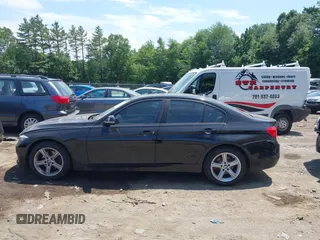 2015 BMW 3 Series 328i xDrive z VIN WBA3B5C52FP653910, wystawiony jako IAAI lot #42563622 z przebiegiem 153 033 mil mil oraz . Historia ofert i sprzedaży dostępna na DreamBid. Obrazek 14.