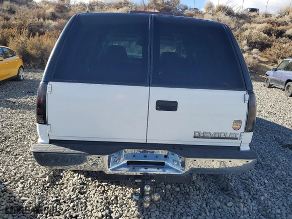 1998 Chevrolet Tahoe with VIN 1GNEK13R8WJ301755, listed as a Copart auction lot 81002184 with 202,657 mi miles and Clean Title. Bid and sale history available at carsss.com. Image 6.