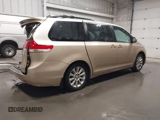 2014 Toyota Sienna Ltd with VIN 5TDDK3DCXES074614, listed as a IAAI auction lot 41691123 with 117,571 mi miles. Bid and sale history available at carsss.com. Image 4.