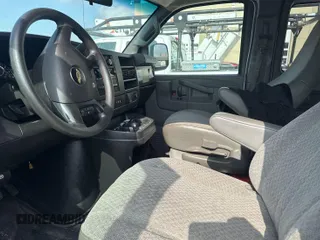 2016 Chevrolet Express Passenger LS с VIN 1GAZGNFG6G1212421, выставлен на аукционе IAAI как лот 42829307 с пробегом 268 858 миль миль и . История ставок и продаж доступна на DreamBid. Изображение 9.