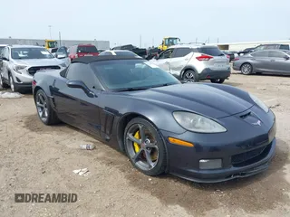2013 Chevrolet Corvette Z16 Grand Sport 3LT z VIN 1G1YW3DW9D5110189, wystawiony jako IAAI lot #42258489 z przebiegiem 146 756 mil mil oraz . Historia ofert i sprzedaży dostępna na DreamBid. Obrazek 1.