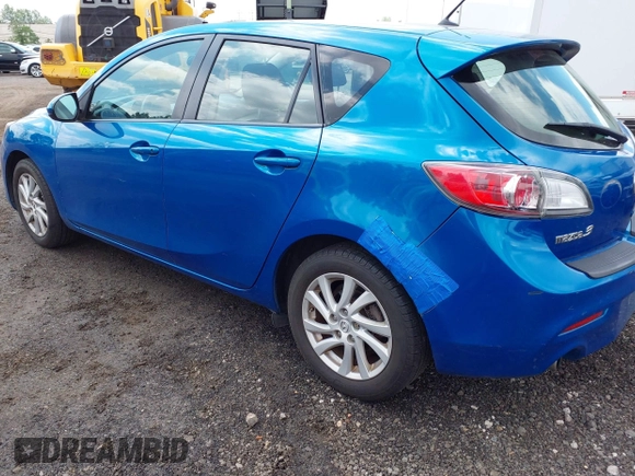 2012 Mazda 3 i Touring z VIN JM1BL1L85C1661934, wystawiony jako IAAI lot #42746228 z przebiegiem 165 386 mil mil oraz . Historia ofert i sprzedaży dostępna na DreamBid. Obrazek 6.