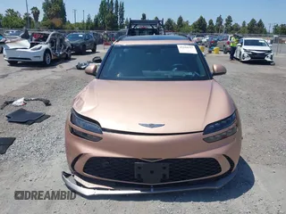 2023 Genesis GV60 Performance z VIN KMUKEDTB2PU008745, wystawiony jako IAAI lot #42444127 z przebiegiem 12 138 mil mil oraz . Historia ofert i sprzedaży dostępna na DreamBid. Obrazek 13.