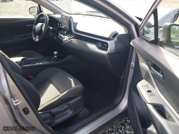 2020 Toyota C-HR LE with VIN JTNKHMBXXL1077939, listed as a IAAI auction lot 42044122 with 47,140 mi miles. Bid and sale history available at carsss.com. Image 5.
