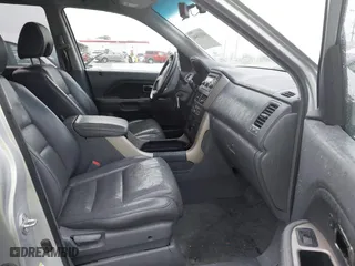 2006 Honda Pilot EX-L with RES with VIN 2HKYF18636H515182, listed as a IAAI auction lot 41811646 with 198,820 mi miles. Bid and sale history available at carsss.com. Image 5.