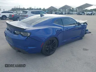 2020 Chevrolet Camaro 1LS z VIN 1G1FA1RX0L0105759, wystawiony jako IAAI lot #39965924 z przebiegiem 19 182 mil mil oraz . Historia ofert i sprzedaży dostępna na DreamBid. Obrazek 4.