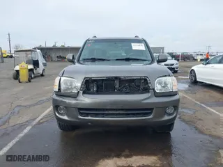 2005 Toyota Sequoia Limited with VIN 5TDBT48A25S250798, listed as a IAAI auction lot 41554846 with 190,739 mi miles. Bid and sale history available at carsss.com. Image 12.