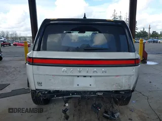 2024 Rivian R1S Adventure z VIN 7PDSGBBA4RN044260, wystawiony jako IAAI lot #41712342 z przebiegiem 7521 mil mil oraz . Historia ofert i sprzedaży dostępna na DreamBid. Obrazek 17.