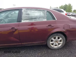 2006 Toyota Avalon XL z VIN 4T1BK36B76U081167, wystawiony jako IAAI lot #42271791 z przebiegiem 266 216 mil mil oraz . Historia ofert i sprzedaży dostępna na DreamBid. Obrazek 6.