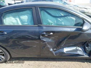 2024 Kia Forte LXS z VIN 3KPF24AD8RE709311, wystawiony jako IAAI lot #42001871 z przebiegiem 22 642 mil mil oraz . Historia ofert i sprzedaży dostępna na DreamBid. Obrazek 13.