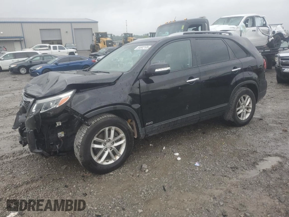 2015 Kia Sorento LX z VIN 5XYKTCA64FG636749, wystawiony jako Copart lot #54692105 z przebiegiem 141 739 mil mil oraz Szkoda całkowita • Salvage title. Historia ofert i sprzedaży dostępna na DreamBid. Obrazek 1.