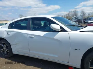 2013 Dodge Charger RT with VIN 2C3CDXDT2DH632082, listed as a IAAI auction lot 41925126 with 186,560 mi miles. Bid and sale history available at carsss.com. Image 14.