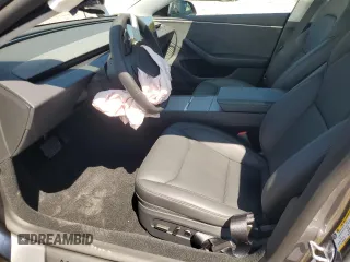 2025 Tesla Model 3 Long Range z VIN 5YJ3E1EBXSF979187, wystawiony jako Copart lot #53171955 z przebiegiem 198 mil mil oraz Szkoda całkowita • Salvage title. Historia ofert i sprzedaży dostępna na DreamBid. Obrazek 7.
