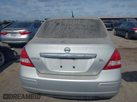 2008 Nissan Versa S z VIN 3N1BC11E68L405992, wystawiony jako IAAI lot #42060826 z przebiegiem 142 956 mil mil oraz . Historia ofert i sprzedaży dostępna na DreamBid. Obrazek 16.