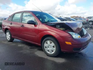 2007 Ford Focus S z VIN 1FAHP34NX7W114297, wystawiony jako IAAI lot #41774573 z przebiegiem 111 079 mil mil oraz . Historia ofert i sprzedaży dostępna na DreamBid. Obrazek 1.
