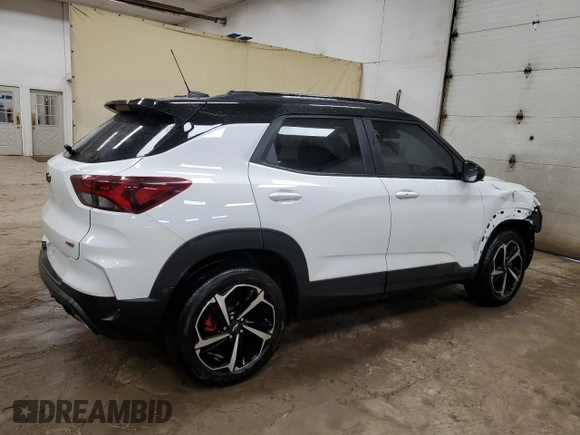 2022 Chevrolet TrailBlazer RS with VIN KL79MUSL4NB082057, listed as a Copart auction lot 47556905 with 23,567 mi miles and Salvage Title. Bid and sale history available at DreamBid. Image 3.