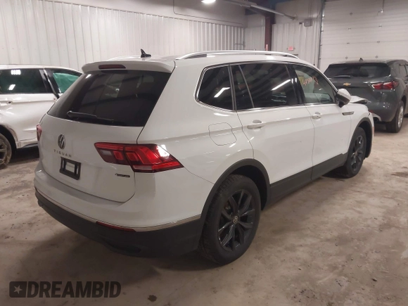 2024 Volkswagen Tiguan SE with VIN 3VVMB7AX6RM135219, listed as a IAAI auction lot 42311133 with 7,885 mi miles and . Bid and sale history available at DreamBid. Image 4.