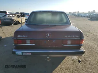 1983 Mercedes-Benz 300 D z VIN WDBAB33A8DB029422, wystawiony jako Copart lot #41494185 z przebiegiem 194 507 mil mil oraz Szkoda całkowita • Salvage title. Historia ofert i sprzedaży dostępna na DreamBid. Obrazek 6.