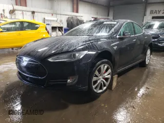 2015 Tesla Model S 85D with VIN 5YJSA4H49FF083636, listed as a Copart auction lot 85209014 with 136,596 mi miles and Salvage Title. Bid and sale history available at carsss.com. Image 1.