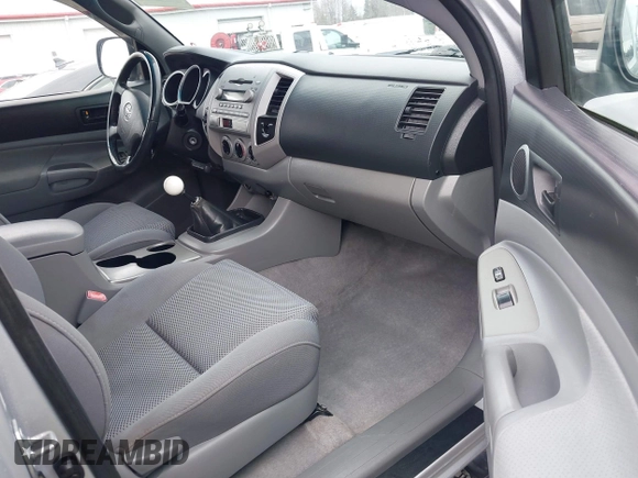 2006 Toyota Tacoma with VIN 5TEUU42N56Z275054, listed as a IAAI auction lot 41835497 with 166,076 mi miles. Bid and sale history available at carsss.com. Image 5.