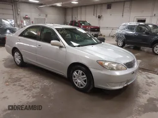 2005 Toyota Camry STD z VIN 4T1BE32K65U400652, wystawiony jako IAAI lot #41986431 z przebiegiem 218 412 mil mil oraz . Historia ofert i sprzedaży dostępna na DreamBid. Obrazek 1.