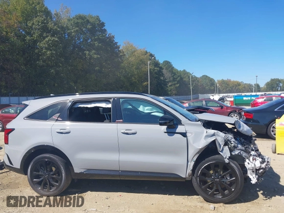 2023 Kia Sorento X-Line SX Prestige z VIN 5XYRKDLFXPG214202, wystawiony jako IAAI lot #40638311 z przebiegiem 19 871 mil mil oraz . Historia ofert i sprzedaży dostępna na DreamBid. Obrazek 14.