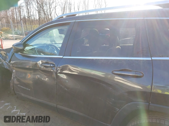 2015 Jeep Cherokee Latitude with VIN 1C4PJMCSXFW725644, listed as a IAAI auction lot 41312764 with 191,714 mi miles and . Bid and sale history available at DreamBid. Image 15.