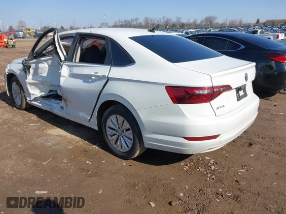 2020 Volkswagen Jetta S z VIN 3VWCB7BUXLM042951, wystawiony jako IAAI lot #42012007 z przebiegiem 61 806 mil mil oraz . Historia ofert i sprzedaży dostępna na DreamBid. Obrazek 3.